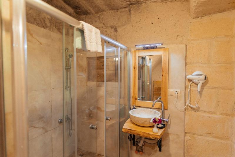 Young Cave Hotel image