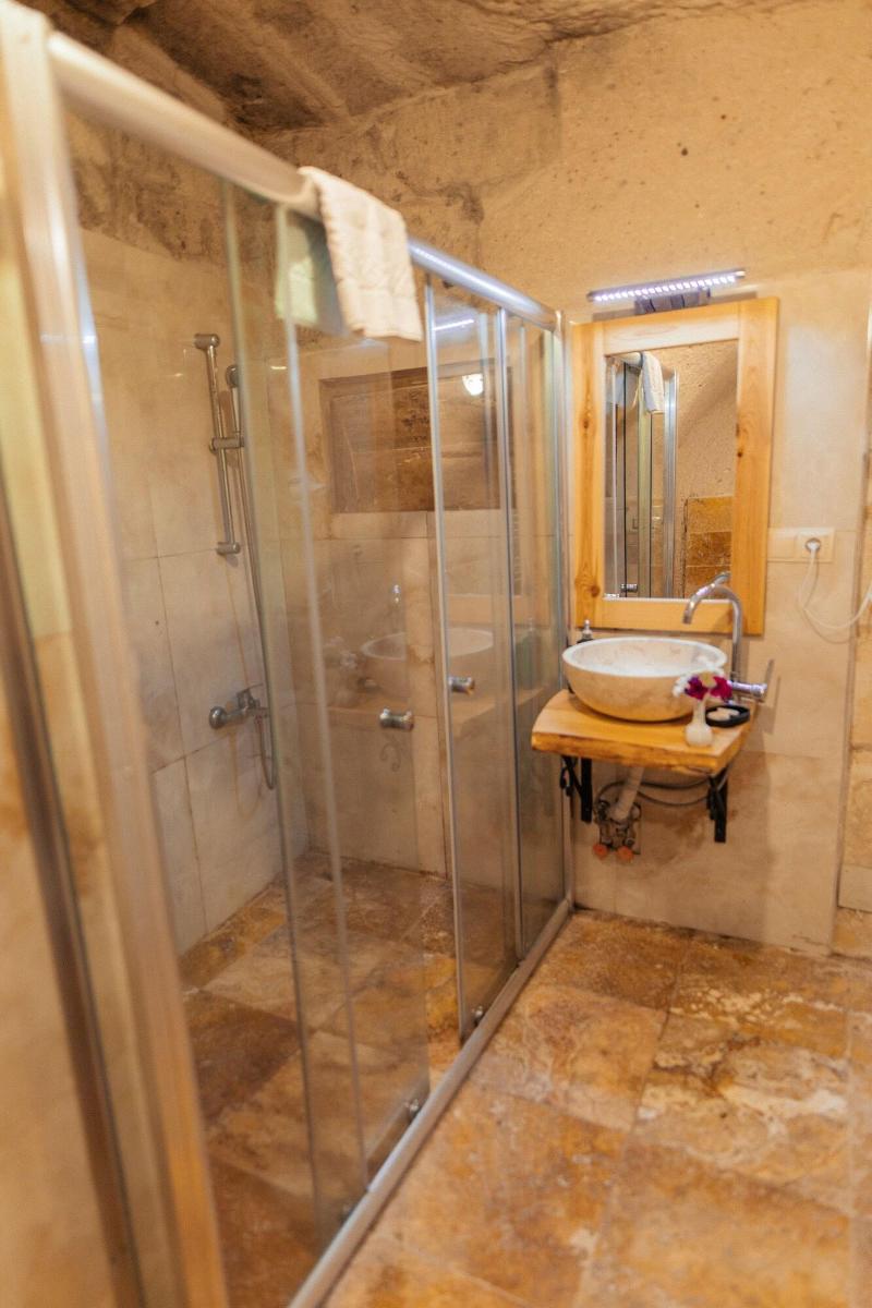 Young Cave Hotel image