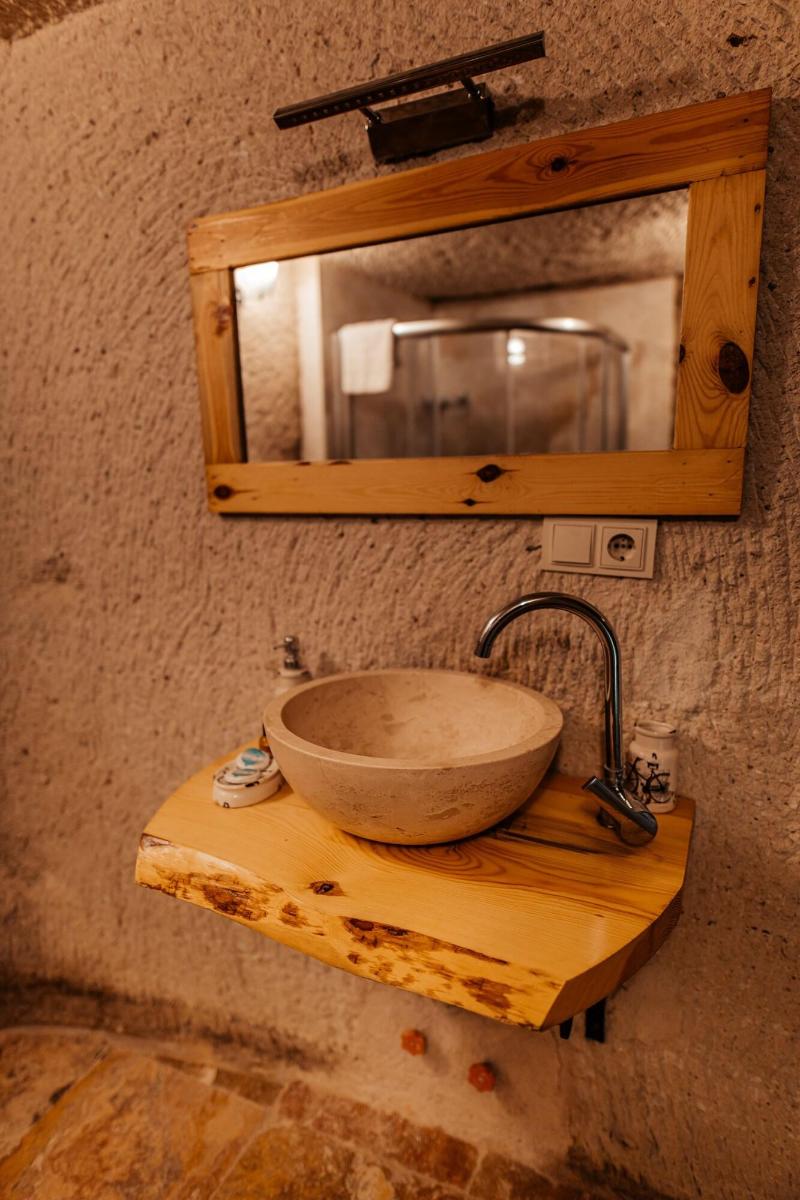 Young Cave Hotel image