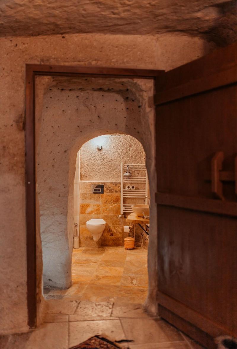 Young Cave Hotel image