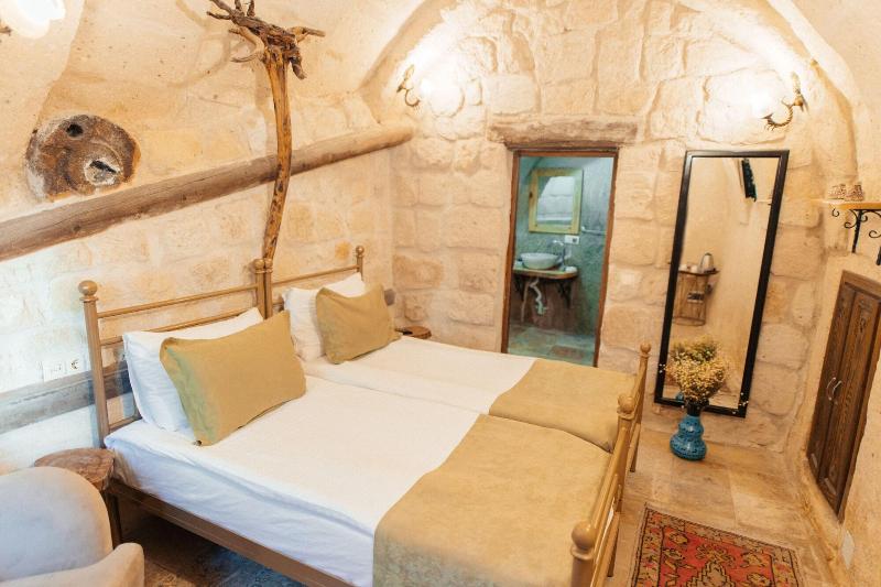 Young Cave Hotel image