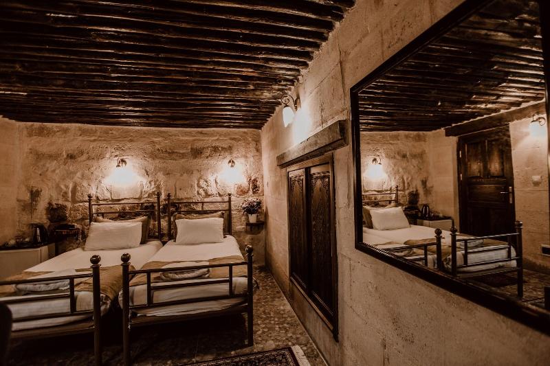 Young Cave Hotel image