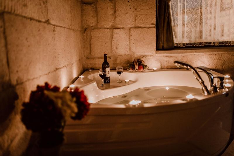 Young Cave Hotel image