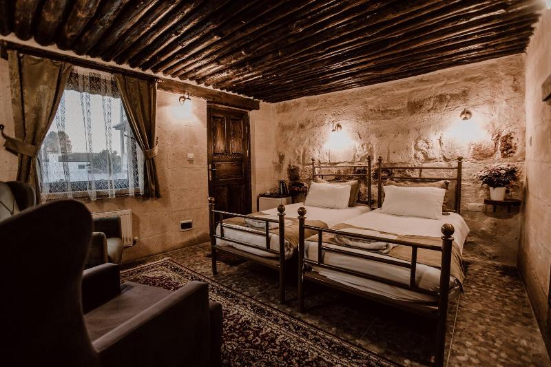 Young Cave Hotel image