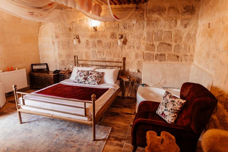 Young Cave Hotel image
