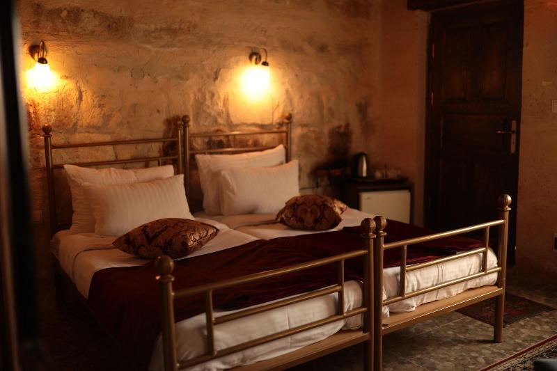 Young Cave Hotel image