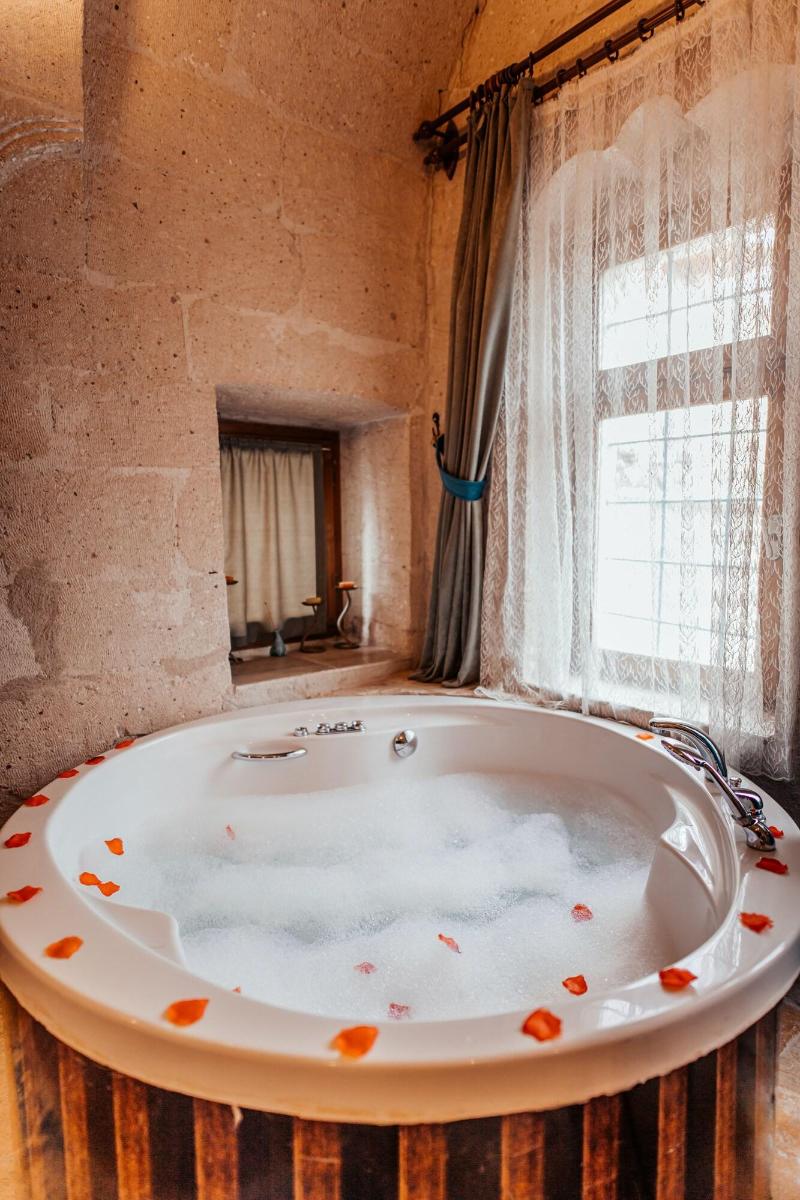 Young Cave Hotel image