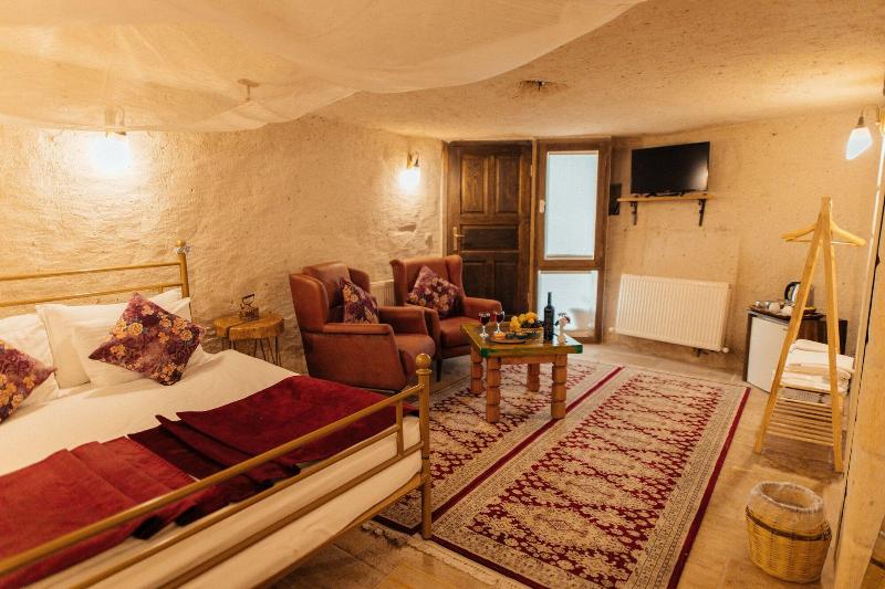 Young Cave Hotel image
