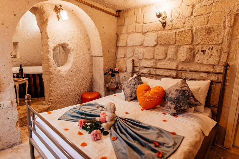 Young Cave Hotel image