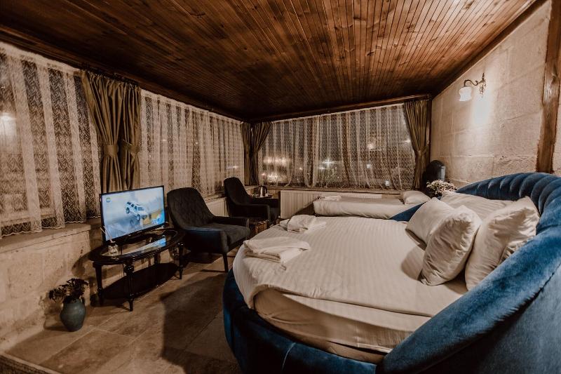 Young Cave Hotel image