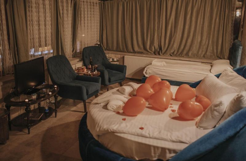 Young Cave Hotel image