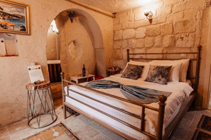 Young Cave Hotel image