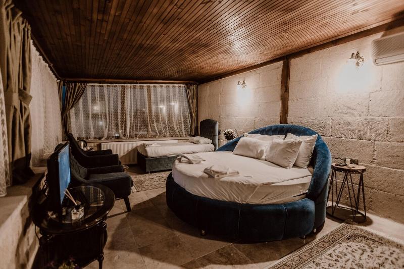 Young Cave Hotel image