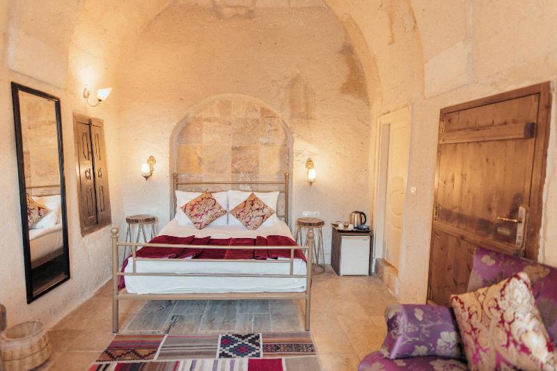 Young Cave Hotel image