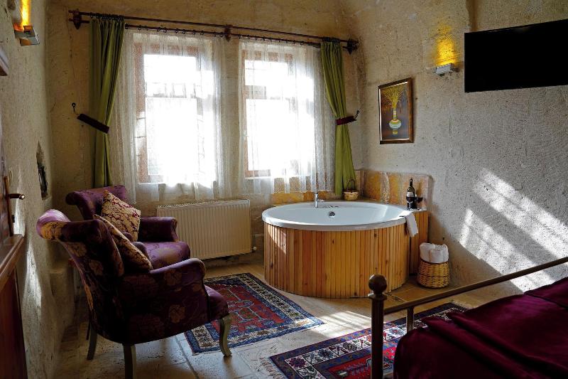 Young Cave Hotel image