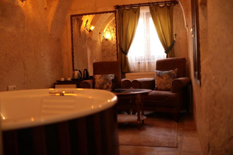 Young Cave Hotel image