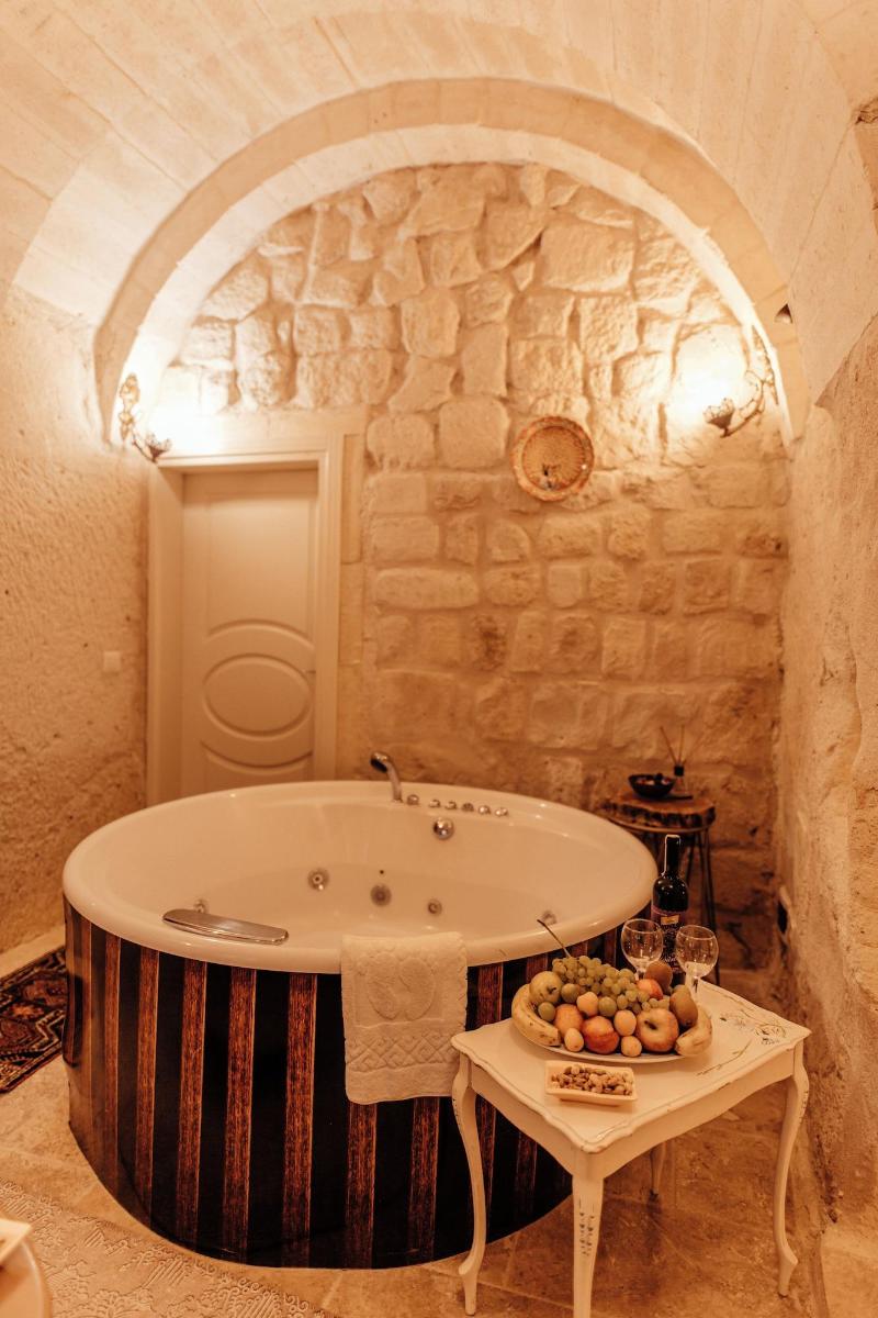 Young Cave Hotel image