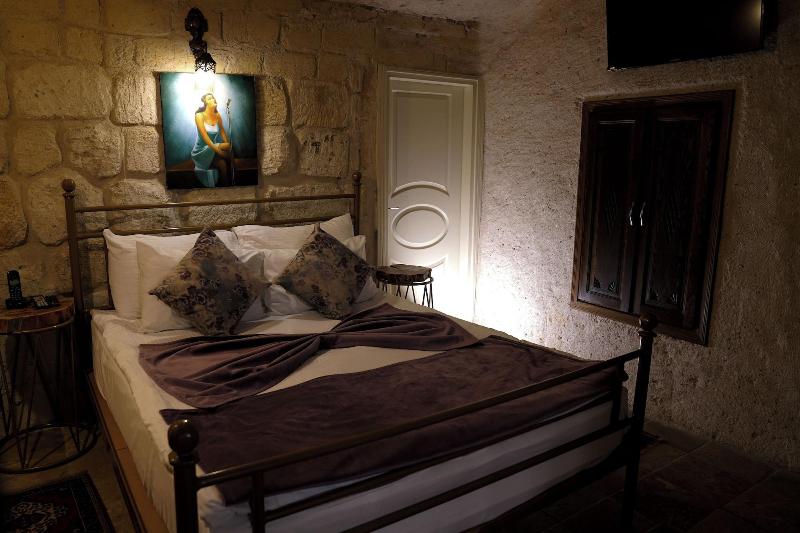 Young Cave Hotel image