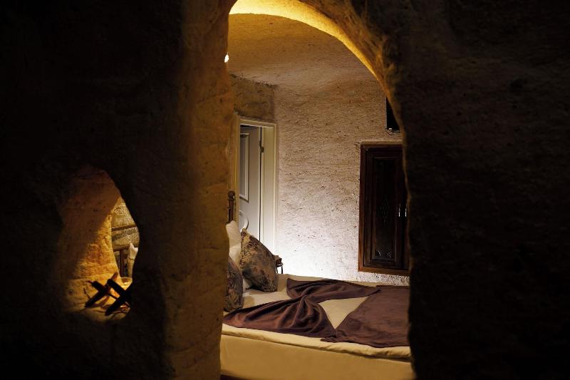 Young Cave Hotel image