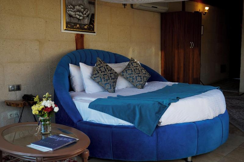 Young Cave Hotel image