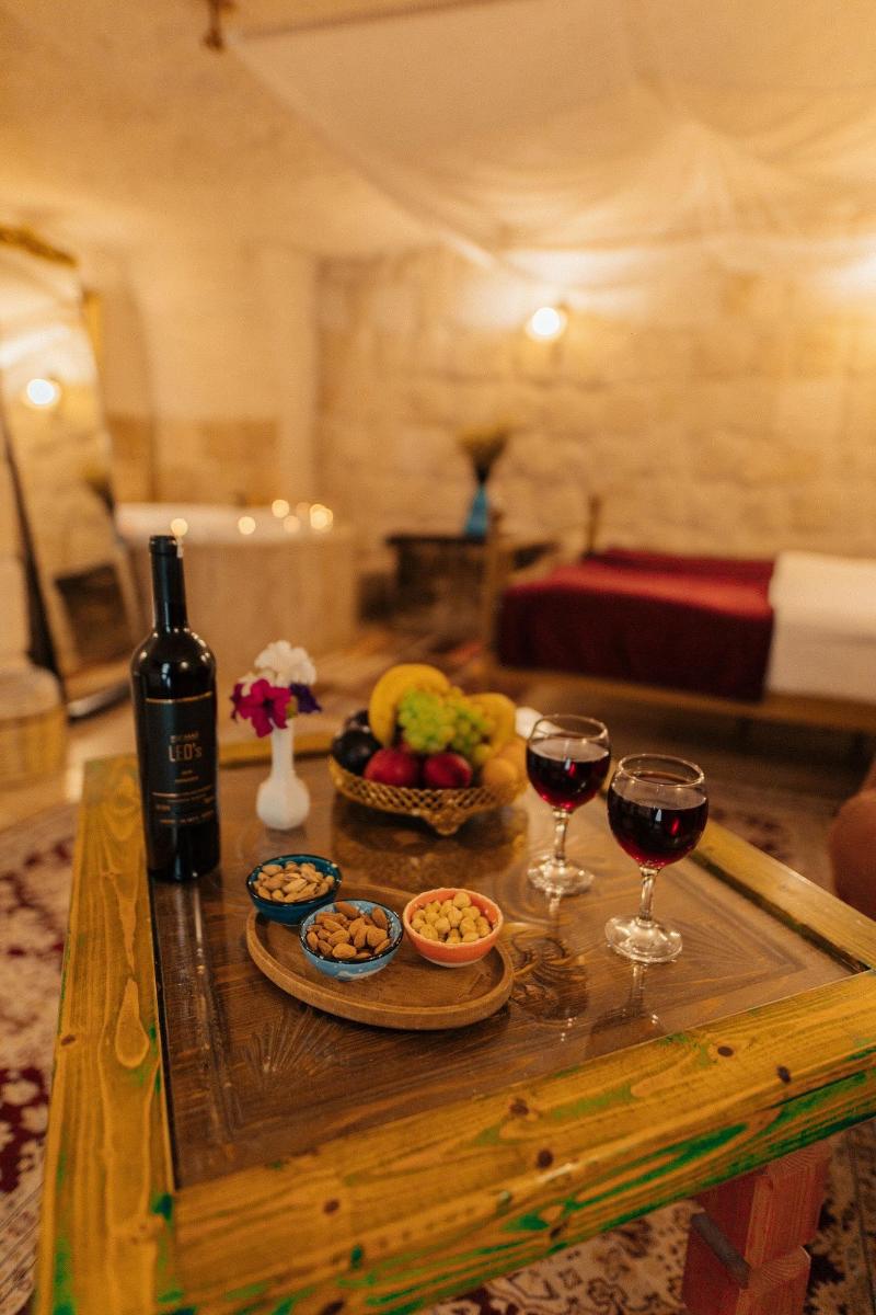 Young Cave Hotel image