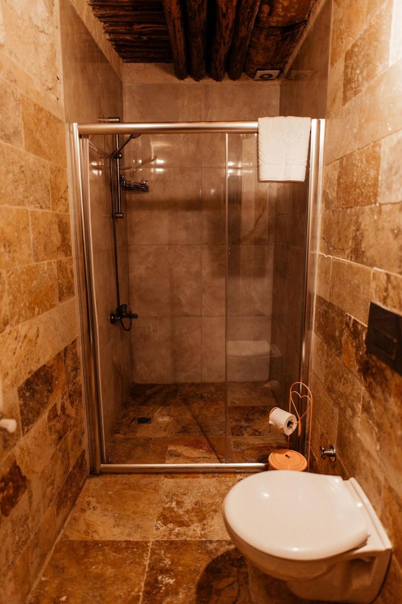 Young Cave Hotel image