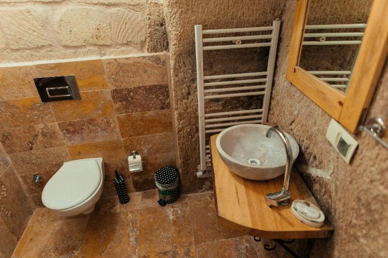 Young Cave Hotel image