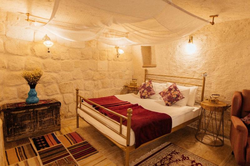 Young Cave Hotel image
