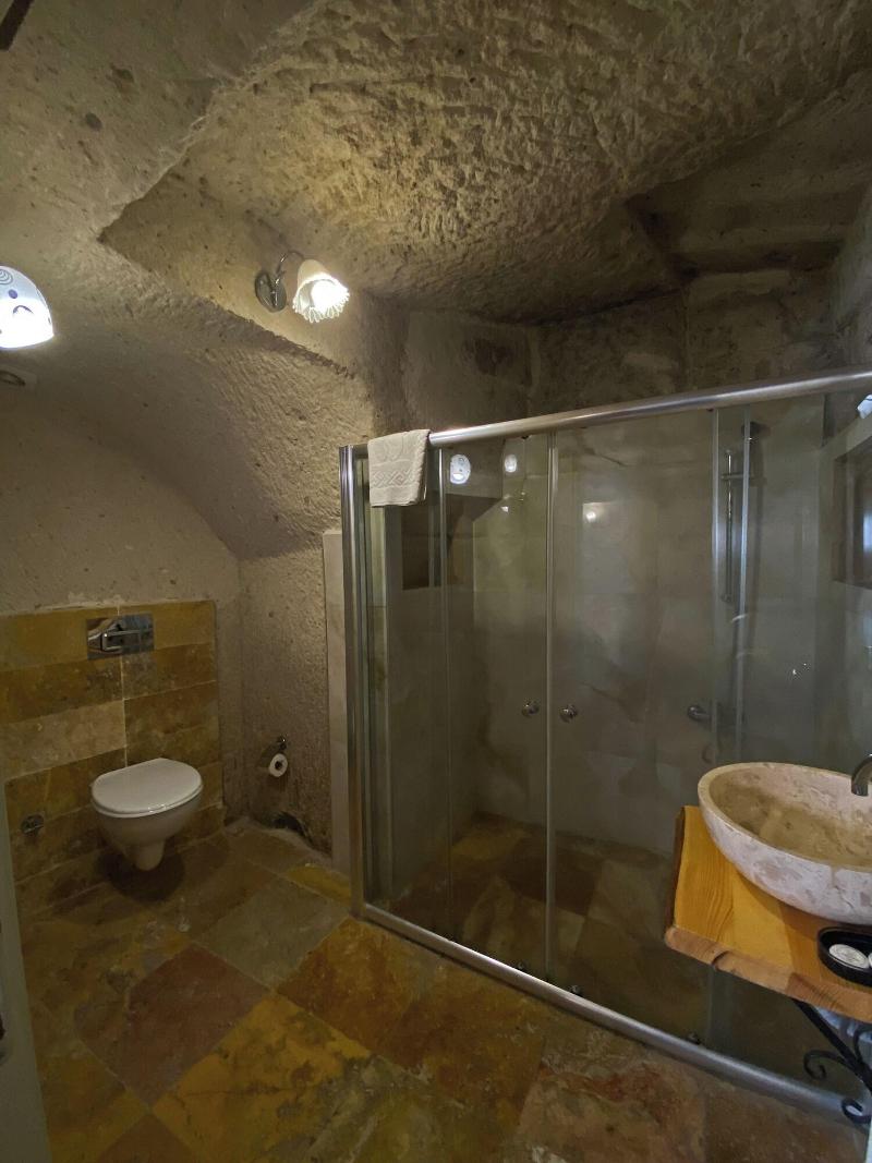 Young Cave Hotel image
