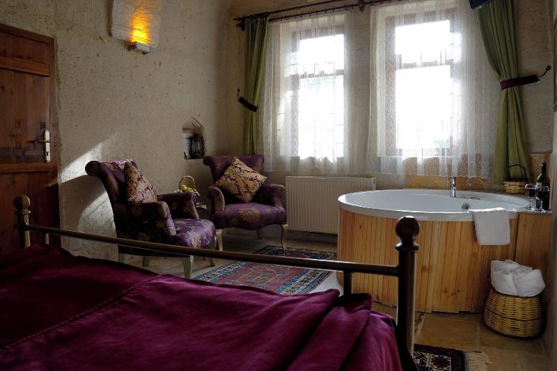 Young Cave Hotel image