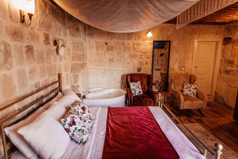Young Cave Hotel image