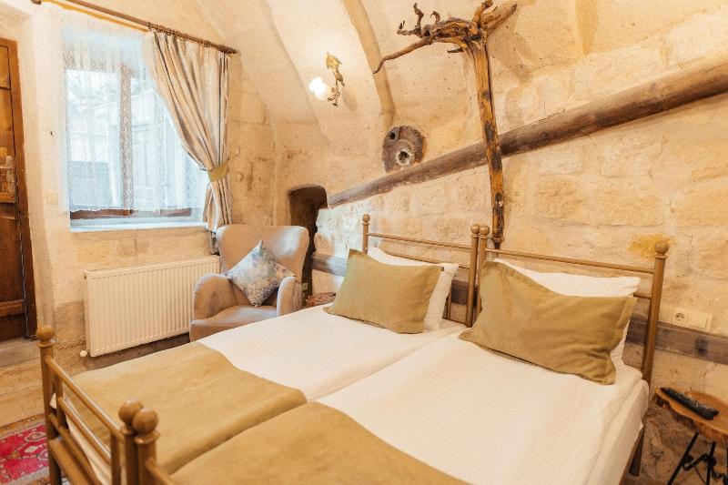 Young Cave Hotel image