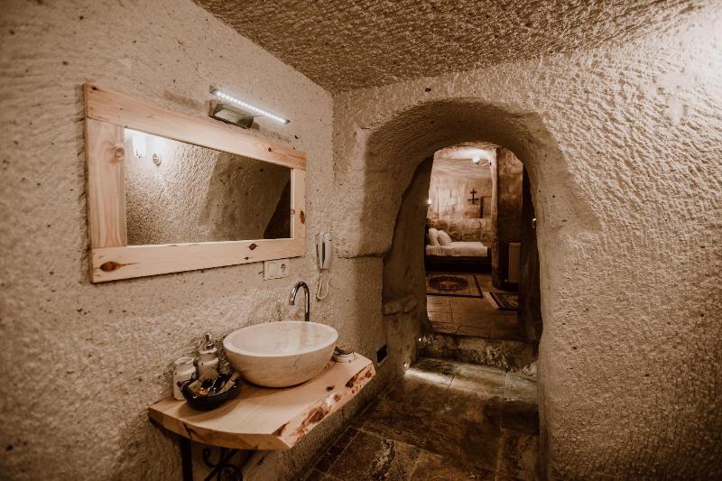 Young Cave Hotel image