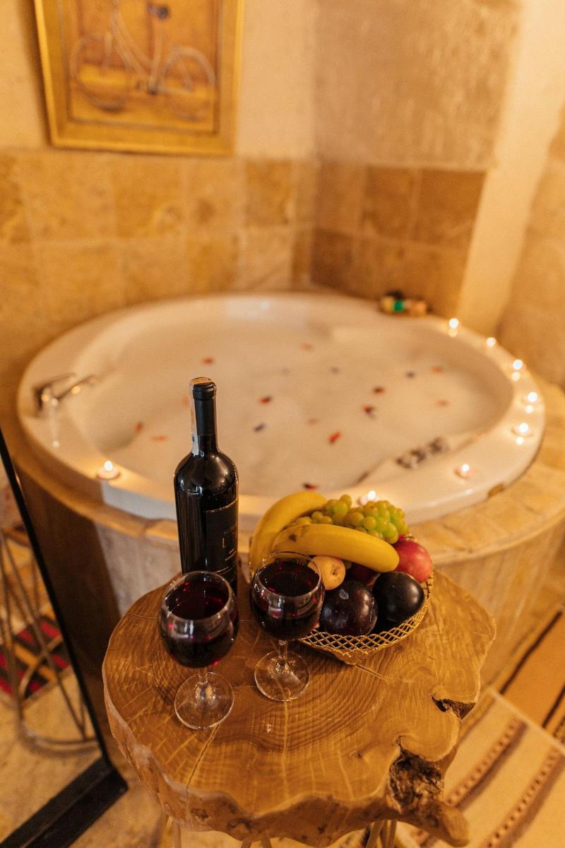 Young Cave Hotel image