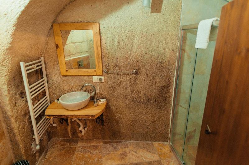 Young Cave Hotel image