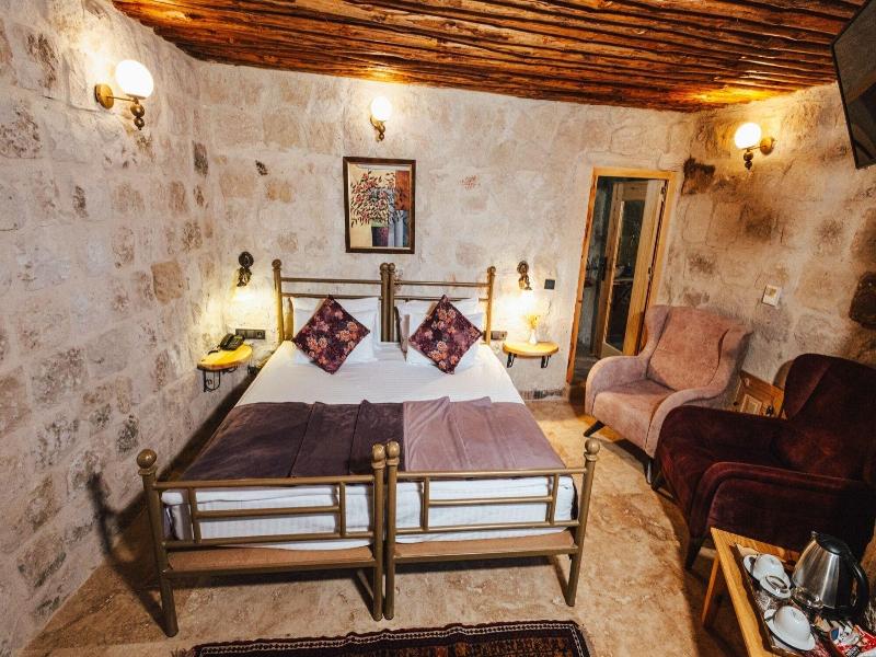 Young Cave Hotel image