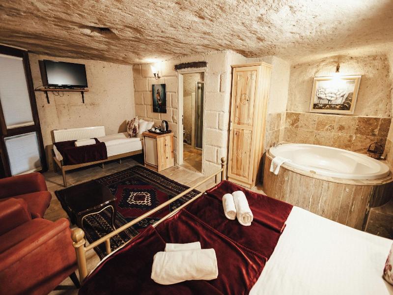 Young Cave Hotel image
