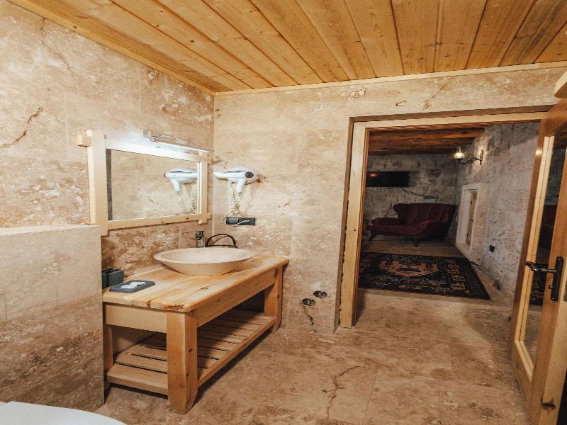 Young Cave Hotel image