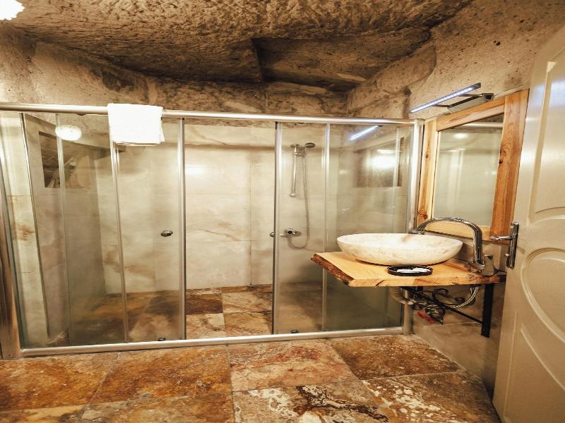 Young Cave Hotel image