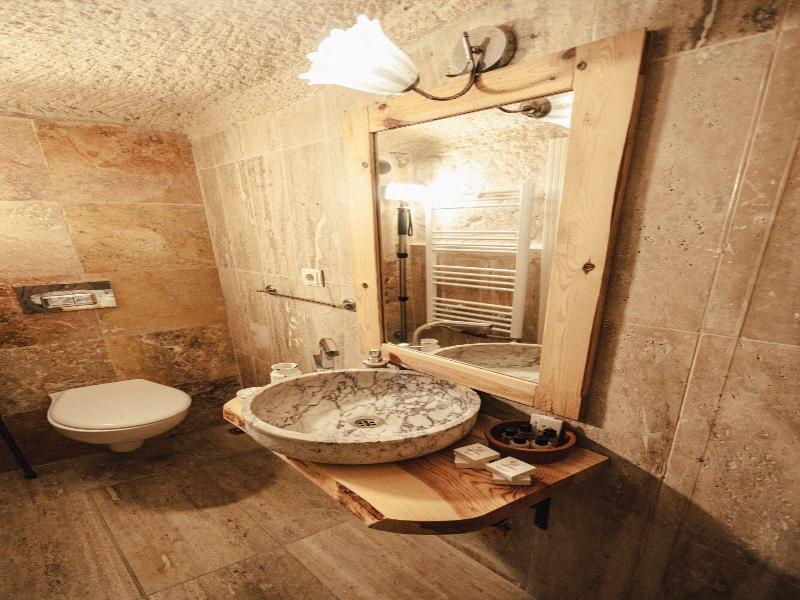 Young Cave Hotel image