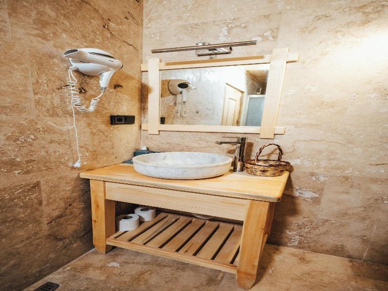Young Cave Hotel image