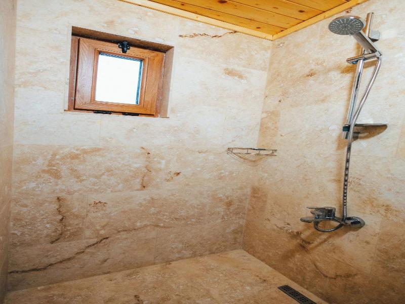 Young Cave Hotel image