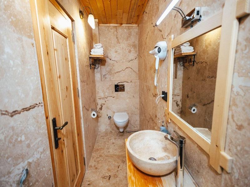 Young Cave Hotel image
