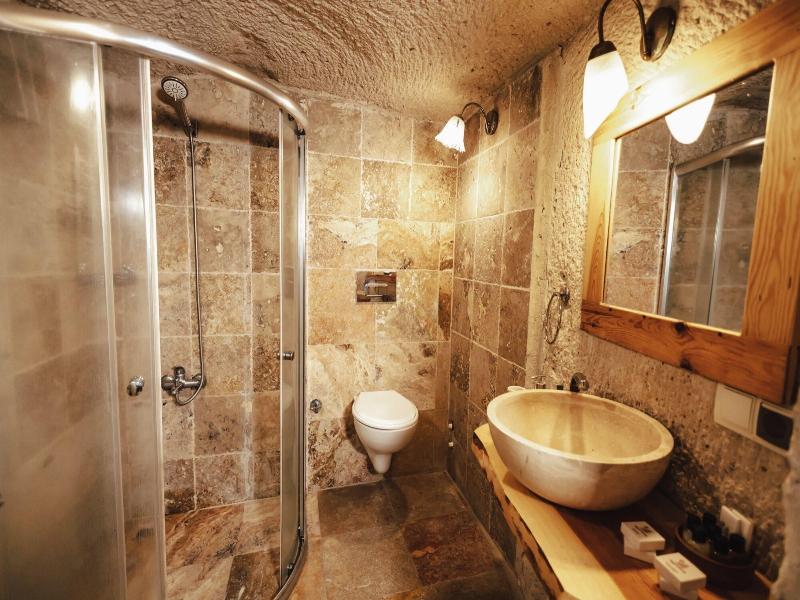 Young Cave Hotel image