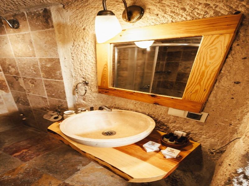 Young Cave Hotel image