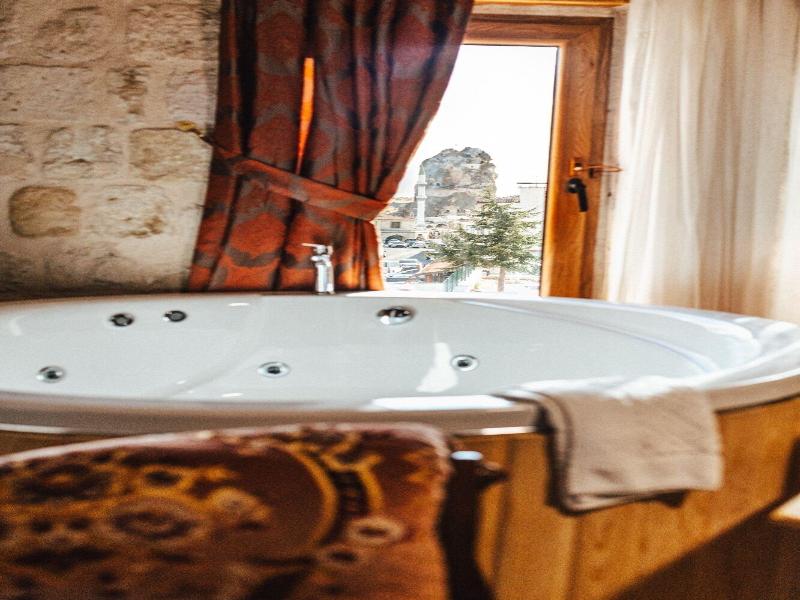 Young Cave Hotel image