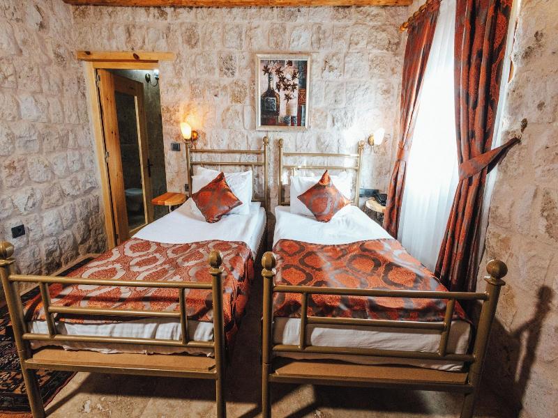 Young Cave Hotel image
