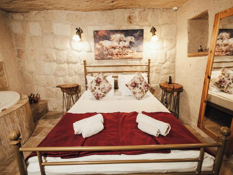 Young Cave Hotel image