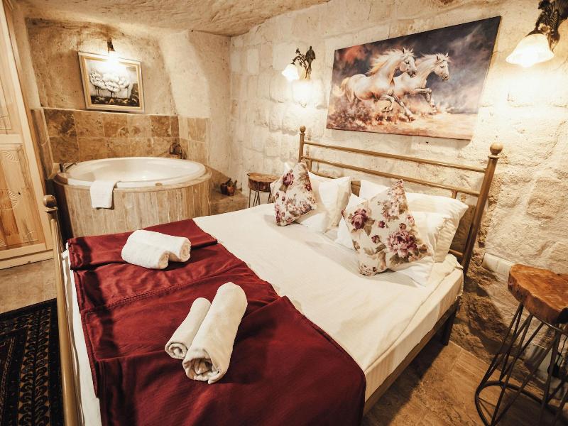 Young Cave Hotel image