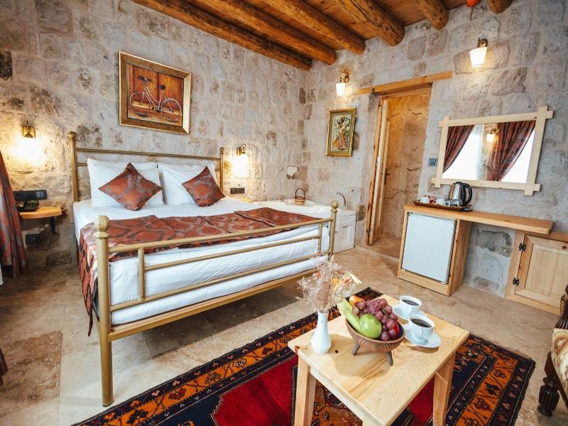 Young Cave Hotel image